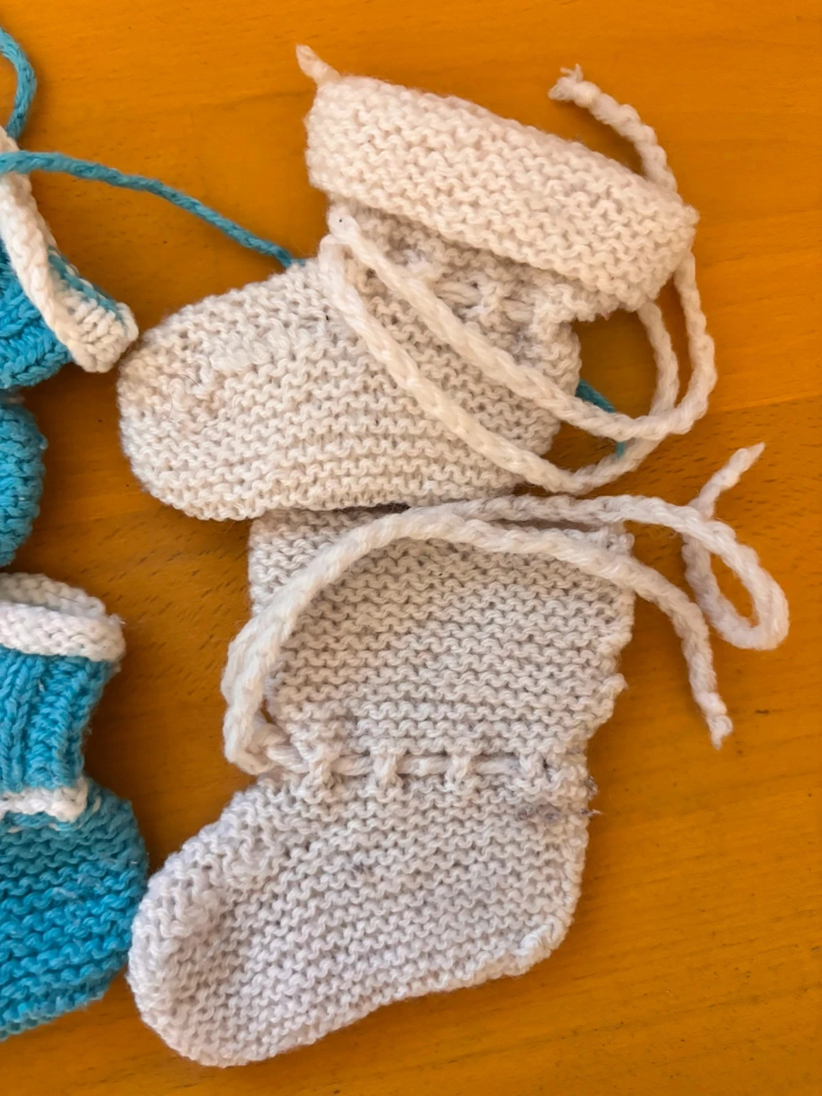 Set van 2 paar gebreide slofjes / sokken - Handgemaakt - Geboorte / 1-3 maanden – photo 6